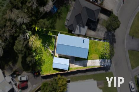 Photo of property in 7 Loasby Crescent, Newlands, Wellington, 6037