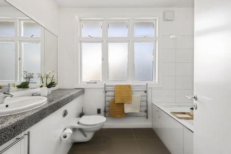 Photo of property in 18 Forres Street, Seatoun, Wellington, 6022