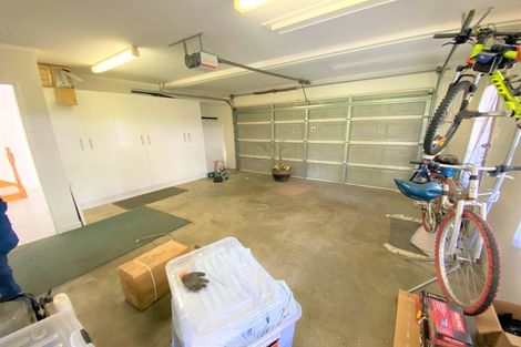 Photo of property in 4 Tawa Road, Te Atatu Peninsula, Auckland, 0610