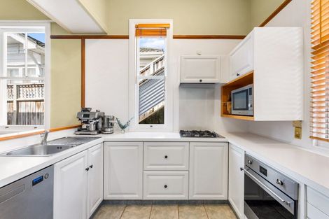 Photo of property in 18 Sealy Road, Bluff Hill, Napier, 4110