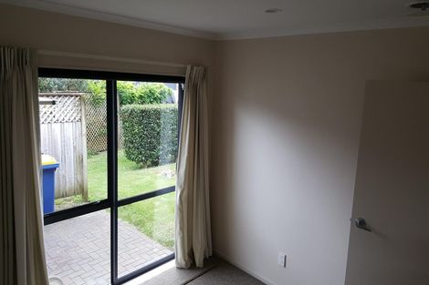 Photo of property in Waimanu Bay Village, 17/1 Piriti Drive, Te Atatu Peninsula, Auckland, 0610