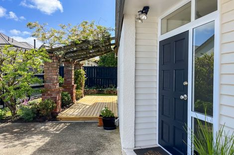 Photo of property in 2/118 Victoria Road, Devonport, Auckland, 0624