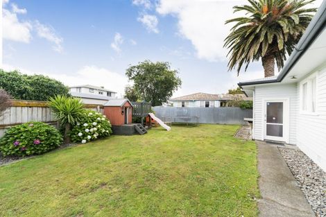 Photo of property in 16 Marsden Place, Awapuni, Palmerston North, 4412