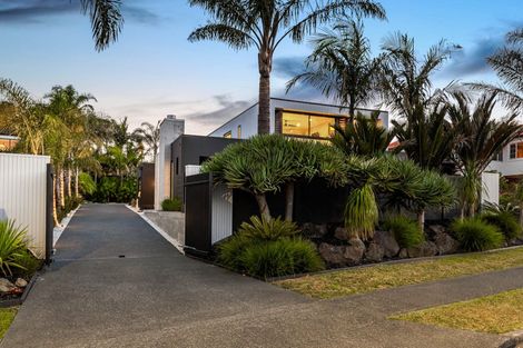 Photo of property in 3 Mansion Court, West Harbour, Auckland, 0618