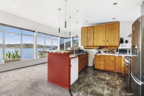 Photo of property in 277 Queens Drive, Lyall Bay, Wellington, 6022