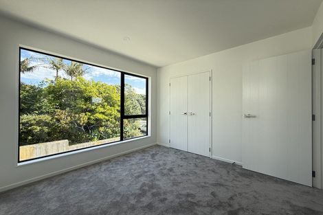Photo of property in 33 Garadice Road, Rothesay Bay, Auckland, 0630