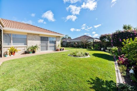Photo of property in 5 Highfields Terrace, Henderson, Auckland, 0612