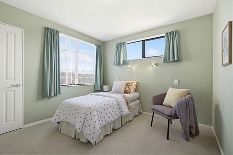 Photo of property in 17 Landsdowne Terrace, Karori, Wellington, 6012