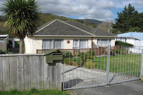 Photo of property in 49 Stanley Street, Wainuiomata, Lower Hutt, 5014