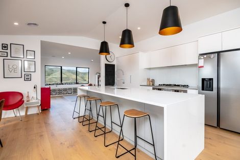 Photo of property in 140 Amesbury Drive, Churton Park, Wellington, 6037