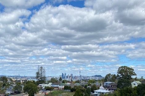 Photo of property in 2/30 Martin Crescent, Northcote, Auckland, 0627