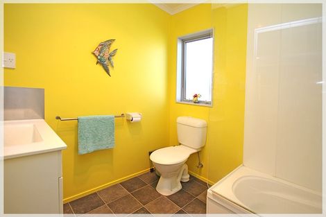 Photo of property in 11 Low Avenue, Foxton Beach, Foxton, 4815