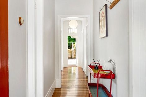 Photo of property in 95 Milton Road, Bluff Hill, Napier, 4110