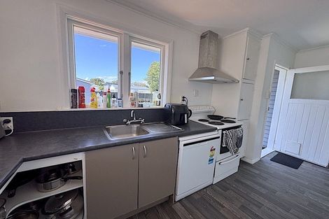 Photo of property in 12 Galway Avenue, Hokowhitu, Palmerston North, 4410