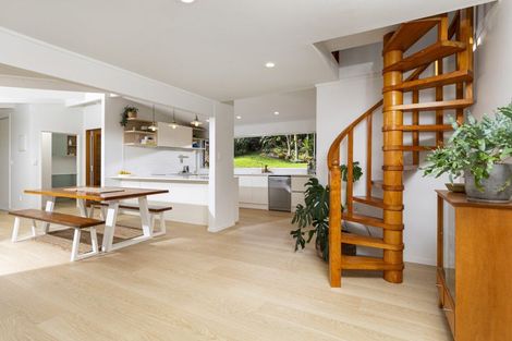 Photo of property in 5 Ngatira Road, Muriwai, Waimauku, 0881