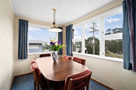 Photo of property in 7 Turville Crescent, Newlands, Wellington, 6037