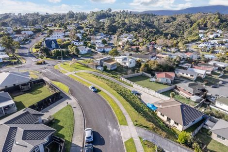 Photo of property in 94 Sunstone Crescent, Timberlea, Upper Hutt, 5018