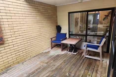 Photo of property in 2/86 Lake Road, Northcote, Auckland, 0627