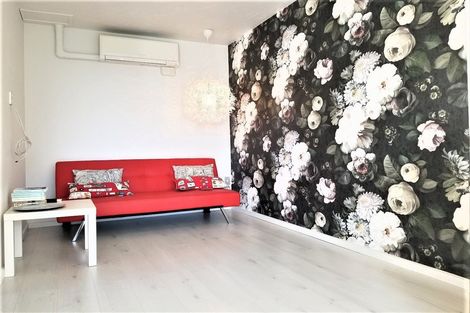 Photo of property in 33 Forrest Hill Road, Milford, Auckland, 0620