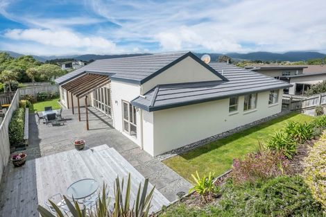 Photo of property in 19 Matuku Place, Paraparaumu Beach, Paraparaumu, 5032