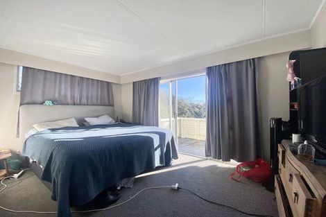 Photo of property in 11 Idyll Place, Northcross, Auckland, 0632