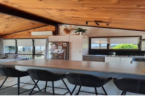 Photo of property in 98 Conclusion Street, Ascot Park, Porirua, 5024