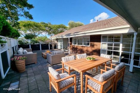 Photo of property in 2 Framalda Place, Conifer Grove, Takanini, 2112