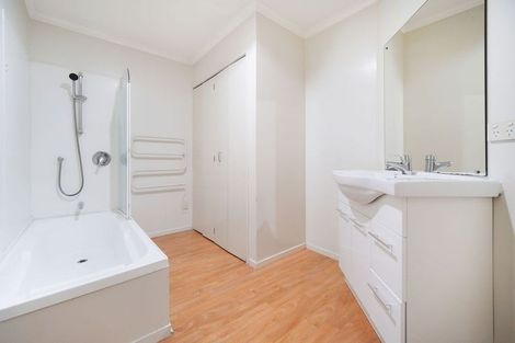 Photo of property in 2/17 Harbour View Road, Te Atatu Peninsula, Auckland, 0610
