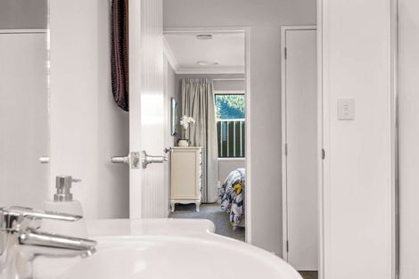 Photo of property in 19a Kawaha Point Road, Fairy Springs, Rotorua, 3015