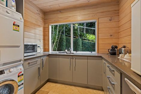 Photo of property in 42 Pohutukawa Avenue, Red Beach, 0932