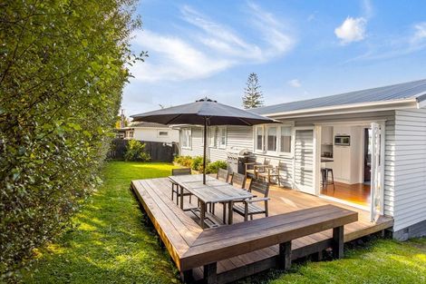 Photo of property in 1/6 Braebank Lane, Te Atatu South, Auckland, 0610