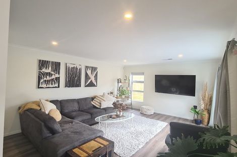 Photo of property in 151 Amesbury Drive, Churton Park, Wellington, 6037