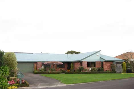 Photo of property in 5 Del Mar Place, Merrilands, New Plymouth, 4312