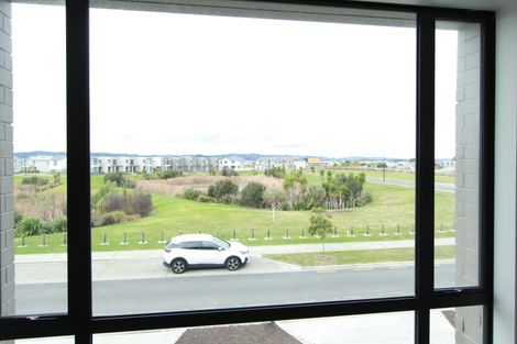 Photo of property in 5 Karokaro Road, Takanini, 2112
