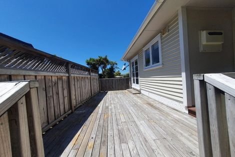 Photo of property in 9 Gloria Avenue, Te Atatu Peninsula, Auckland, 0610