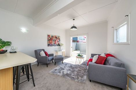Photo of property in 2 Gordon Street, Newtown, Wellington, 6021