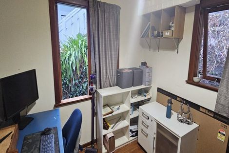 Photo of property in 31 Garden Road, Northland, Wellington, 6012