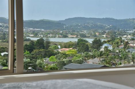 Photo of property in 9 Seagate Place, Red Beach, 0932