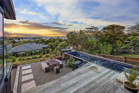 Photo of property in 50 Tiri Road, Manly, Whangaparaoa, 0930