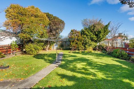 Photo of property in 74 Shamrock Street, Takaro, Palmerston North, 4412