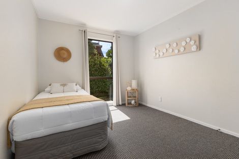 Photo of property in 9 Kinnel Grove, Papakowhai, Porirua, 5024