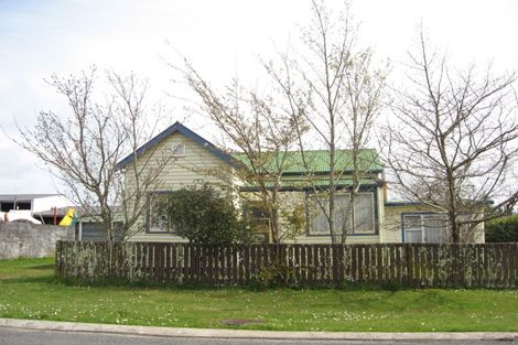 Photo of property in 14 Richmond Street, Inglewood, 4330