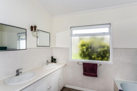 Photo of property in 120 Racecourse Road, Waiuku, 2123