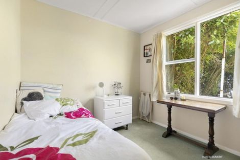 Photo of property in 110 Ruskin Road, Newlands, Wellington, 6037