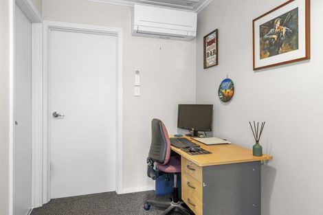 Photo of property in 310 Memorial Avenue, Burnside, Christchurch, 8053