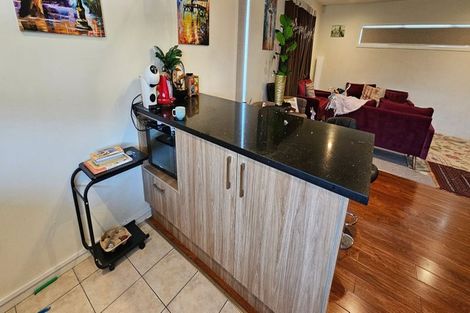 Photo of property in Krisley Court, 25/6 Ambrico Place, New Lynn, Auckland, 0600