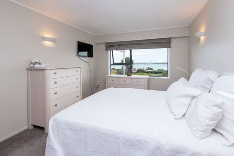 Photo of property in 1/11 Pounamu Place, Shelly Park, Auckland, 2014