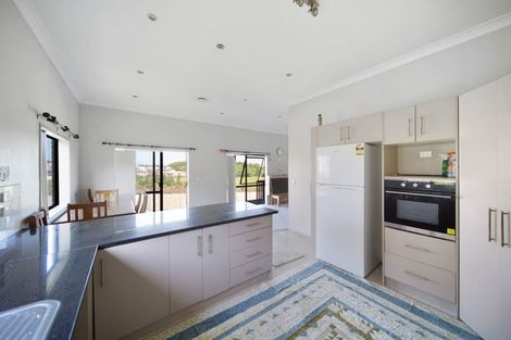 Photo of property in 20 Fairchild Avenue, Goodwood Heights, Auckland, 2105