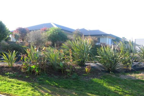 Photo of property in 2 Ohuka Place, Whitianga, 3510