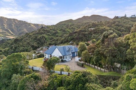 Photo of property in 69 Thatcher Crescent, Crofton Downs, Wellington, 6035